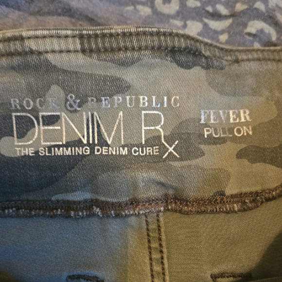 Rock & Republic Green Camo Cropped Jeans - Picture 5 of 6
